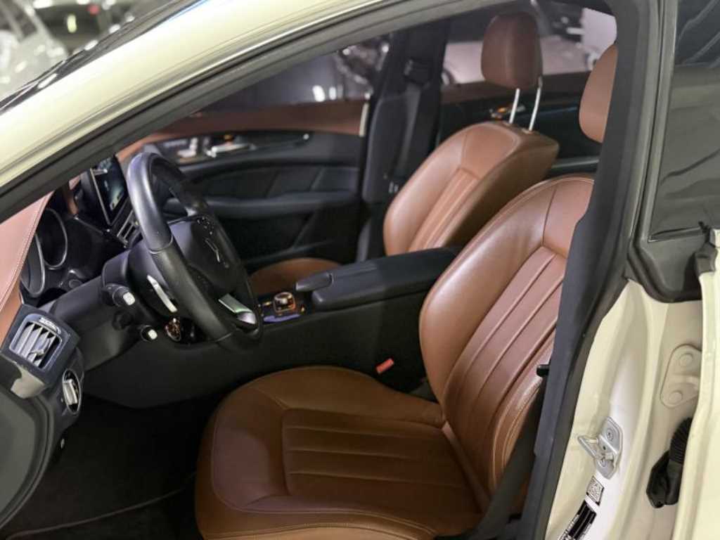 Mercedes Benz CLS Class - Vista 5