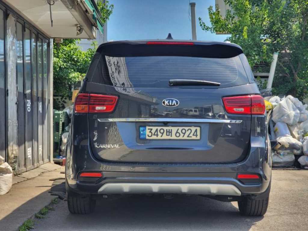 KIA Carnival - Vista 4