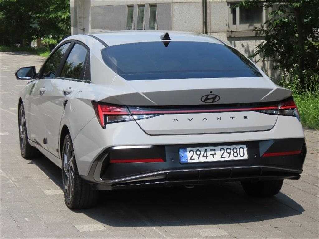 HYUNDAI Avante - Vista 4