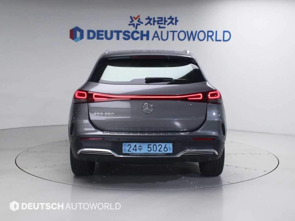 Mercedes Benz EQA - Vista 4