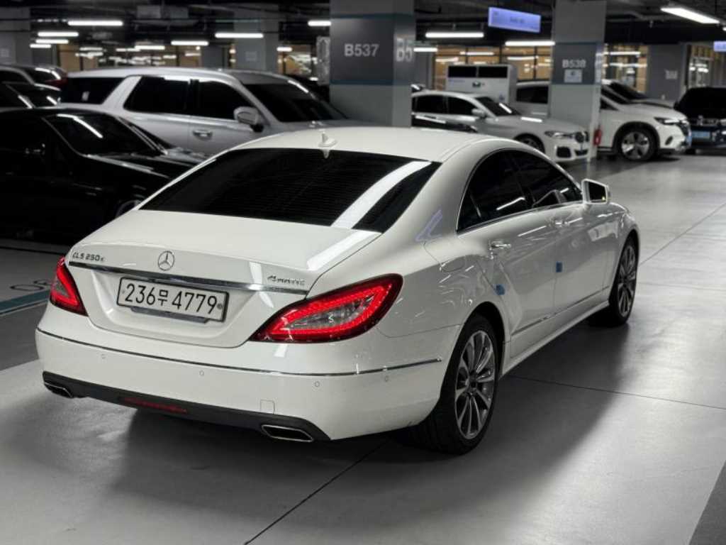 Mercedes Benz CLS Class - Vista 4