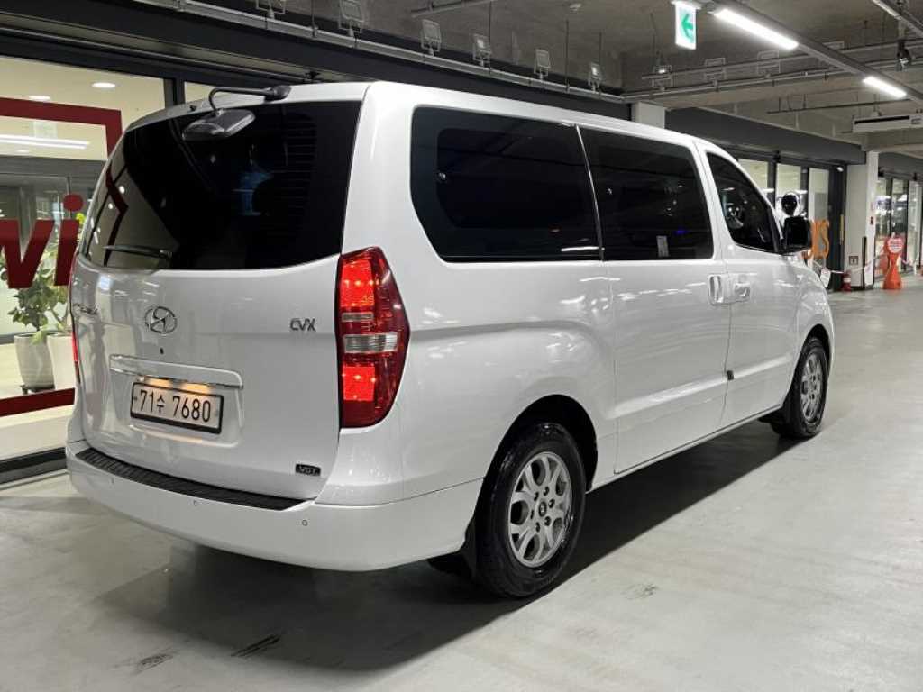 HYUNDAI Starex - Vista 4
