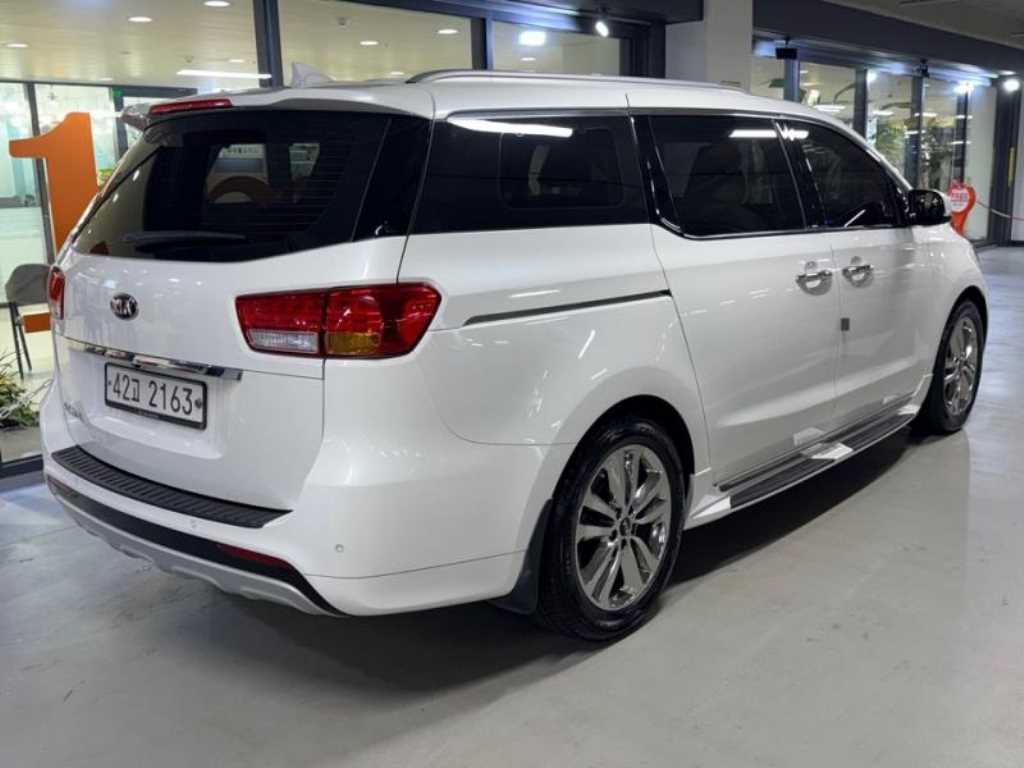 KIA Carnival - Vista 4