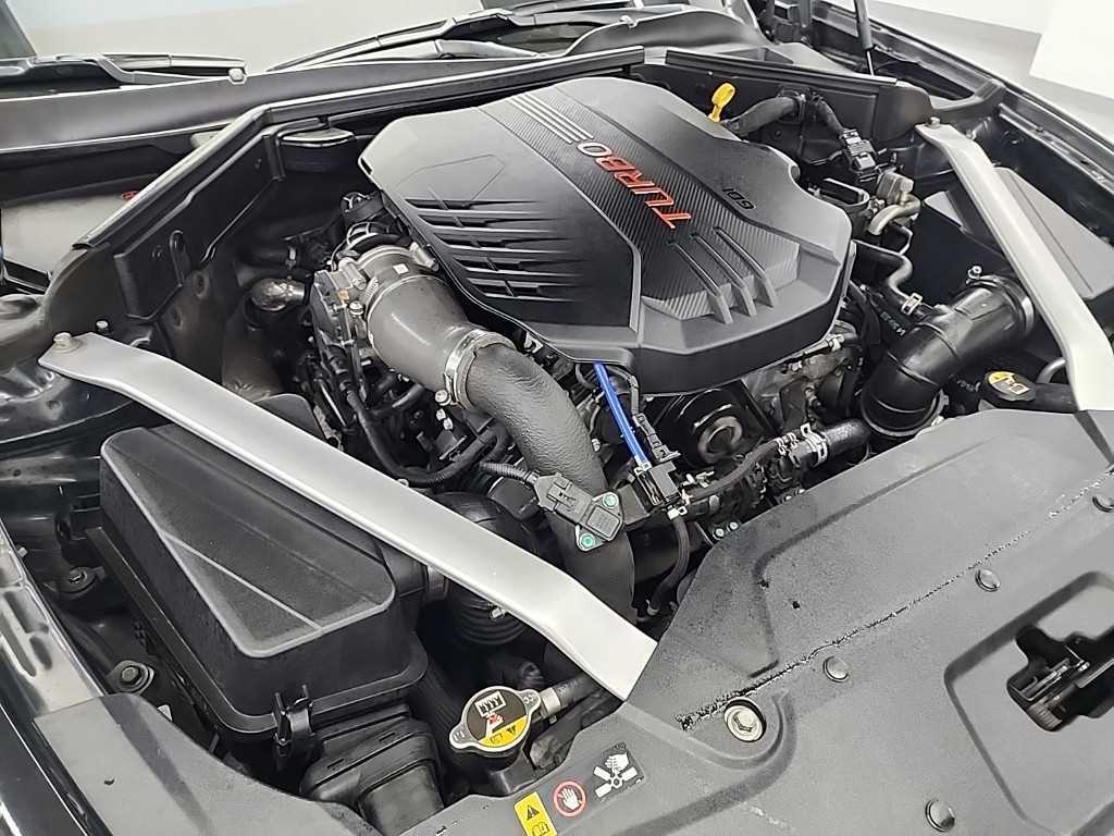 KIA Stinger - Vista 5
