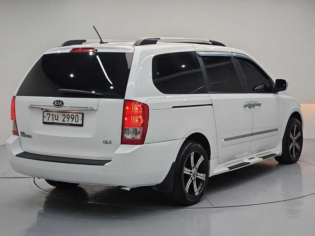 KIA Carnival - Vista 4