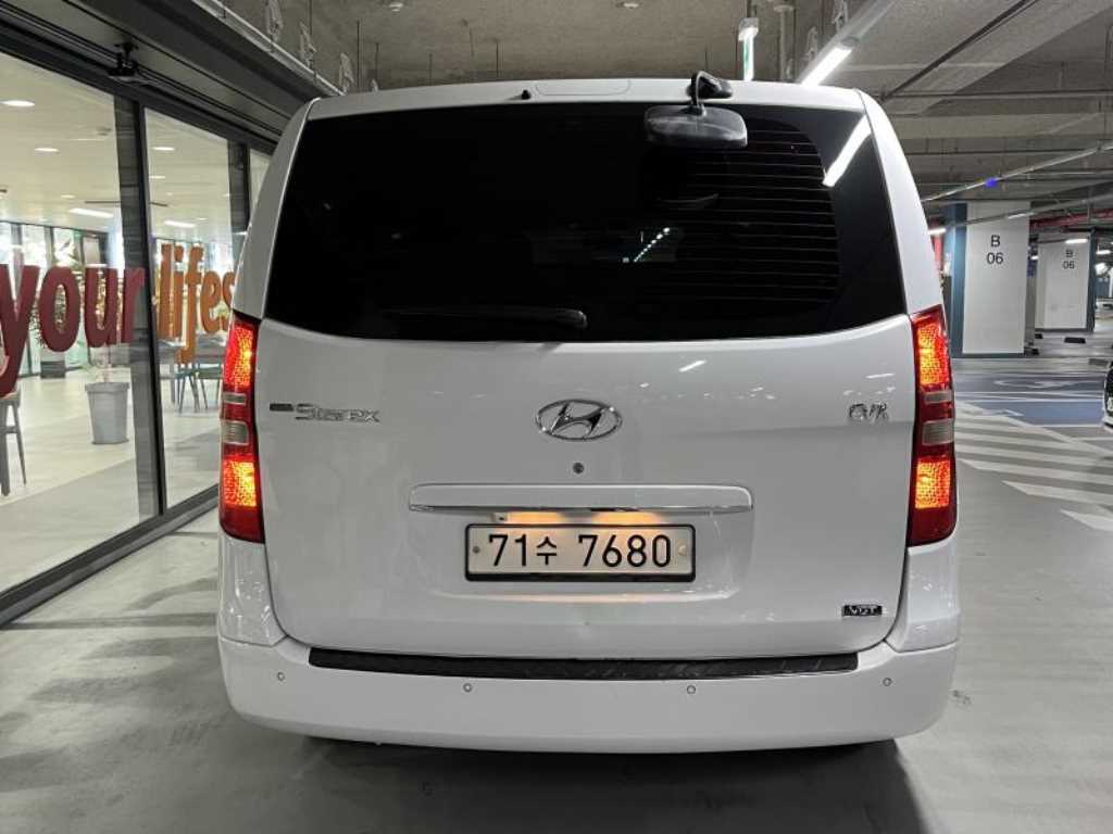 HYUNDAI Starex - Vista 5