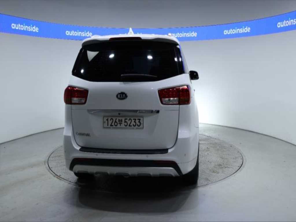 KIA Carnival - Vista 4