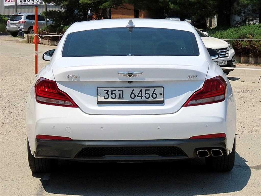 Genesis G70 - Vista 4