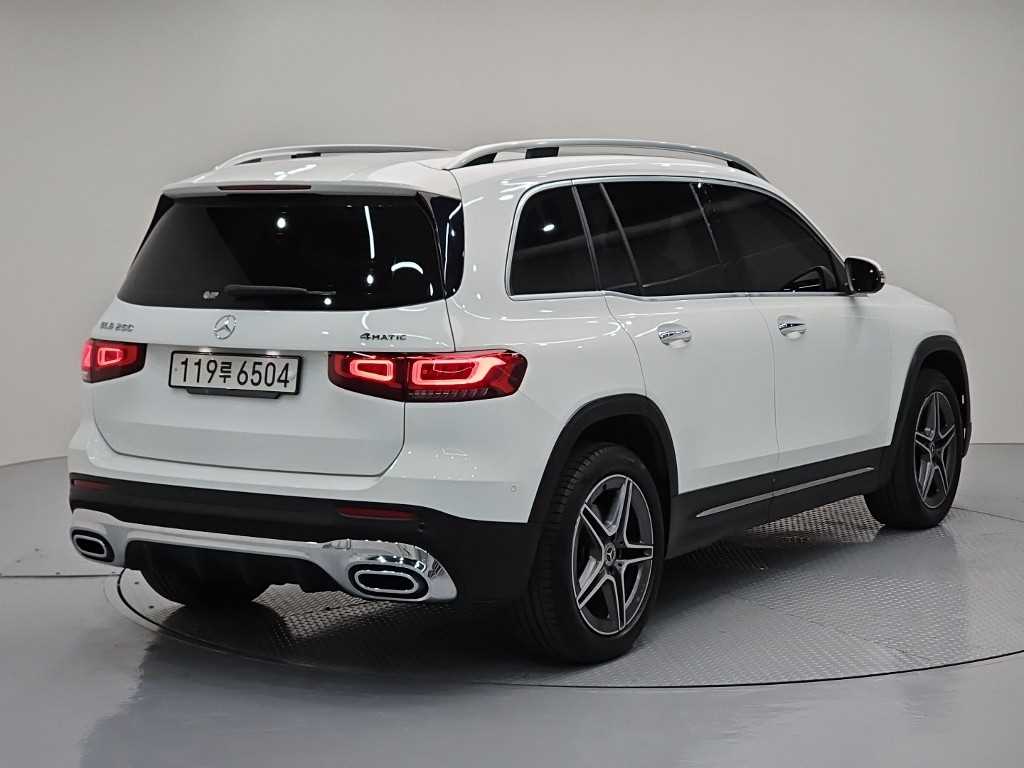 Mercedes Benz GLB Class - Vista 4