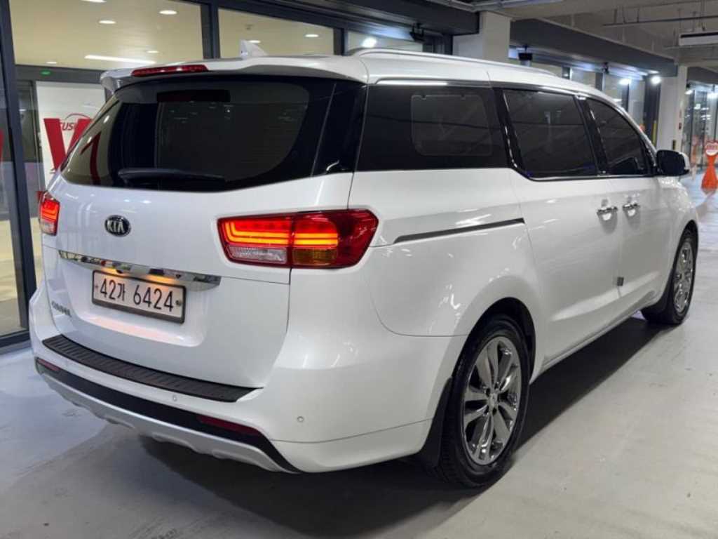 KIA Carnival - Vista 4