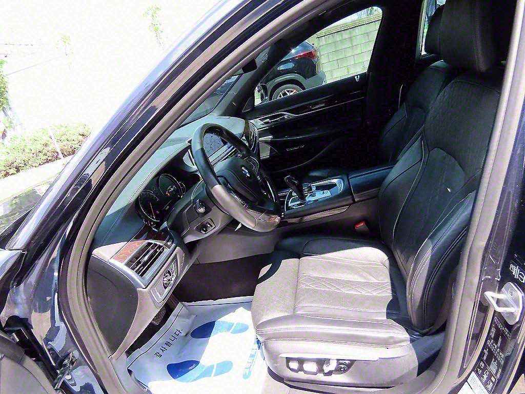 BMW 7 Series - Vista 5