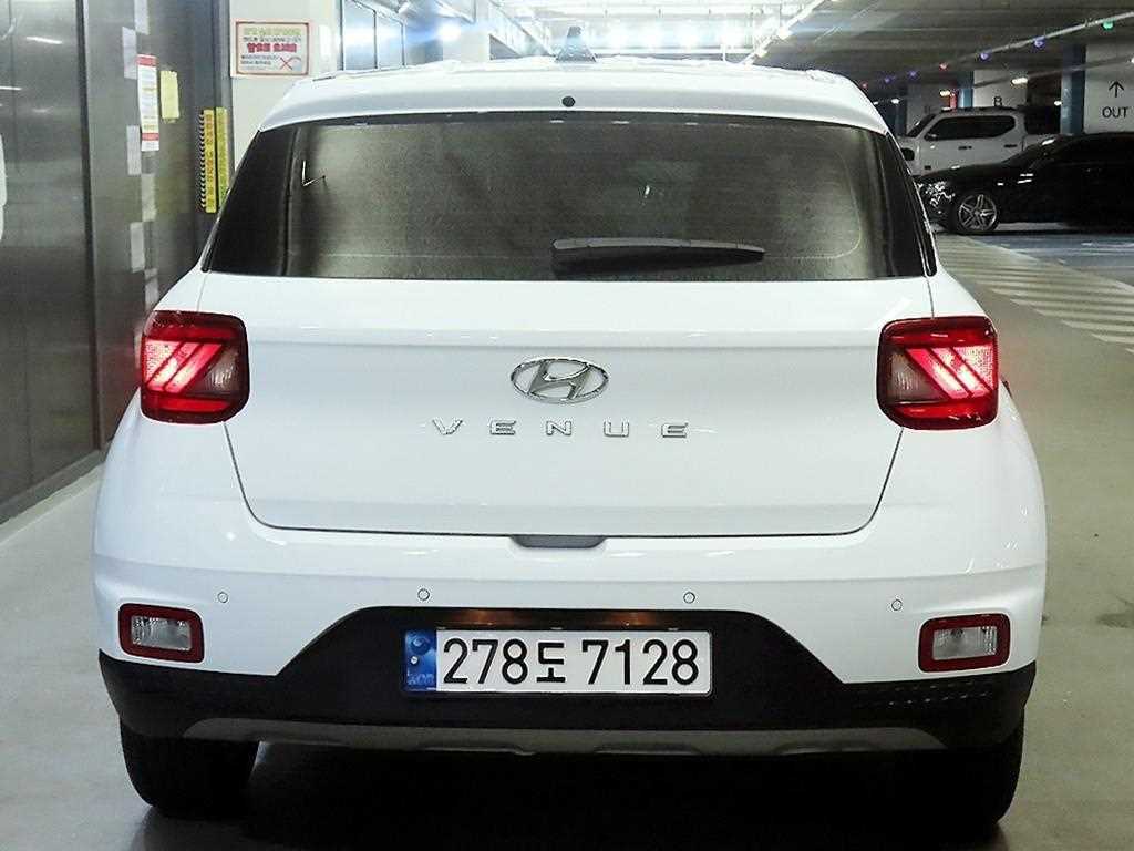 HYUNDAI Venue - Vista 5