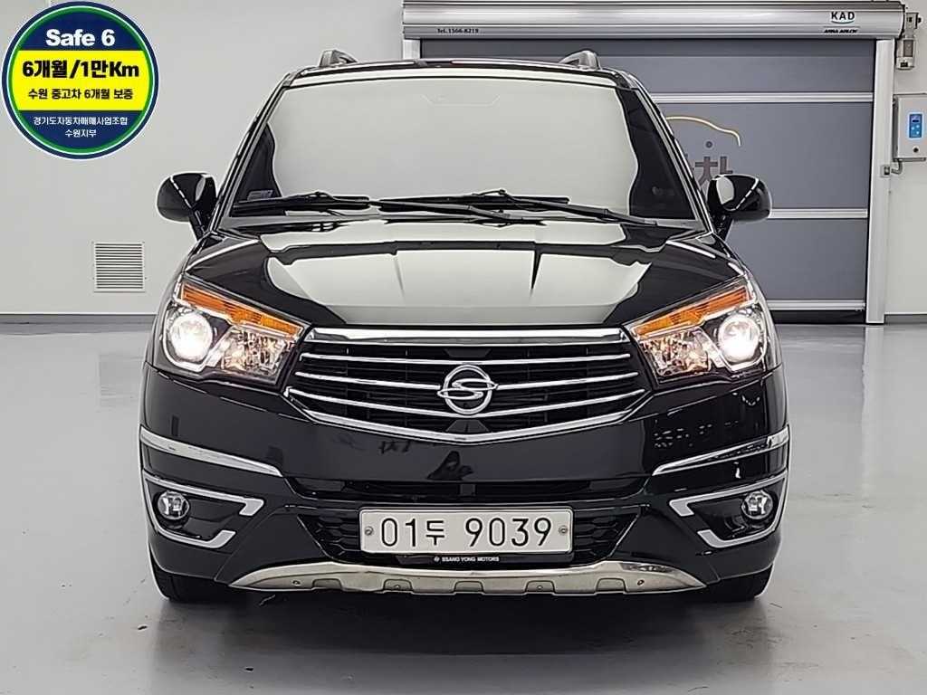 KGM 코란도 4WD RX 9인승 사진 2/18