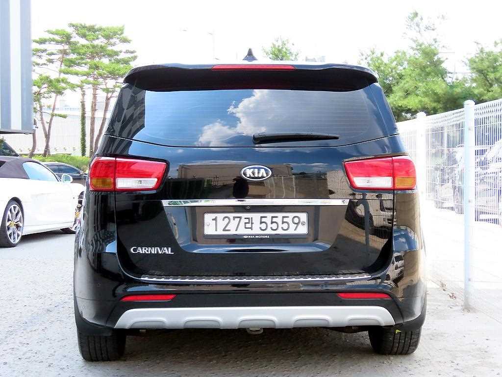 KIA Carnival - Vista 4