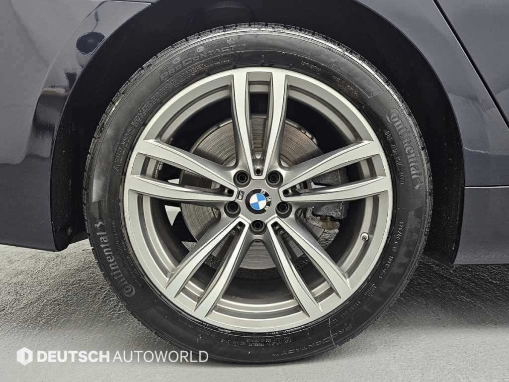 BMW 7 Series - Vista 5