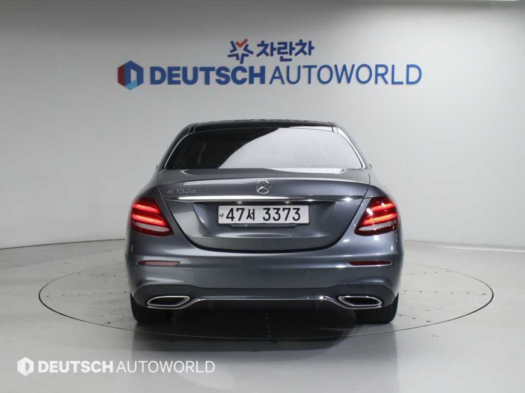 Mercedes Benz E class - Vista 4