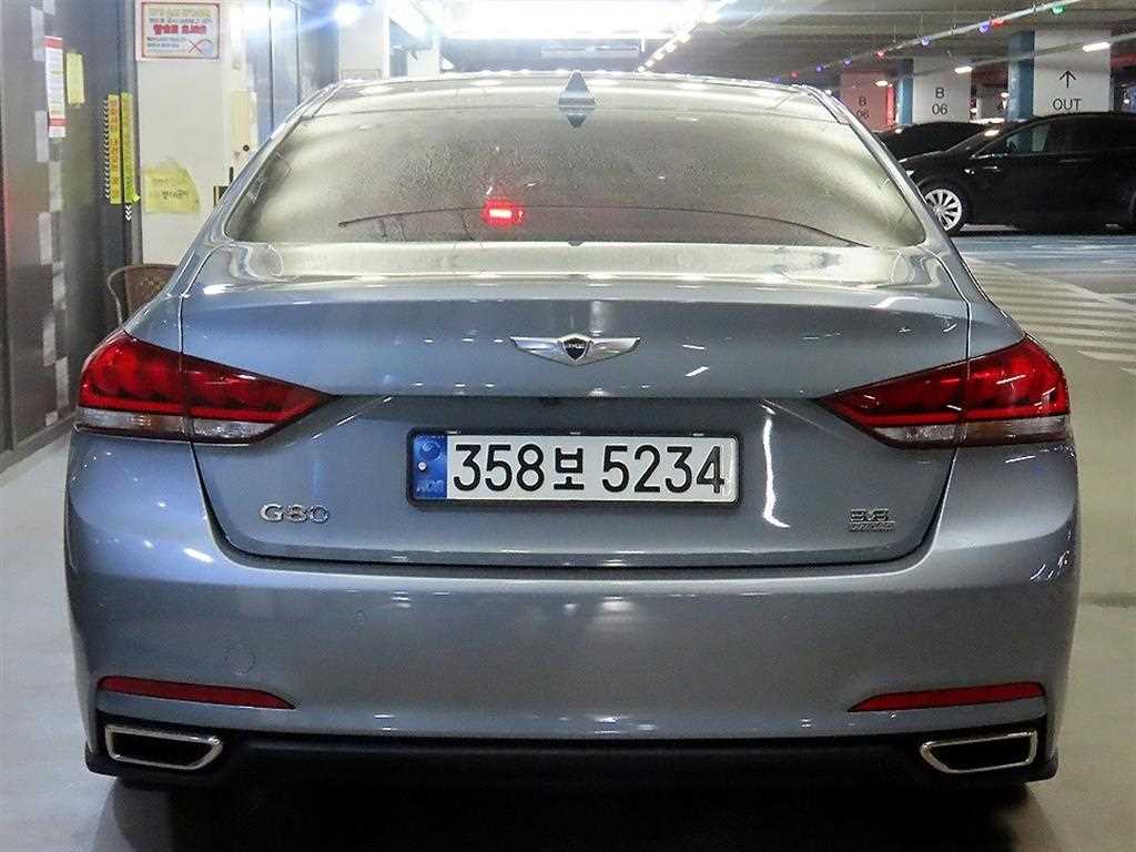 HYUNDAI Genesis - Vista 5