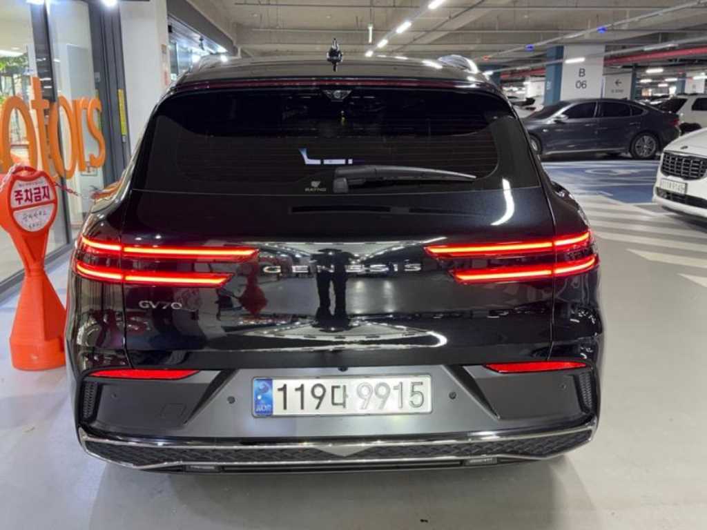 Genesis GV70 - Vista 5