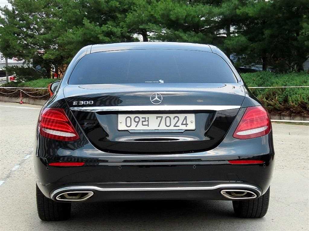 Mercedes Benz E class - Vista 4