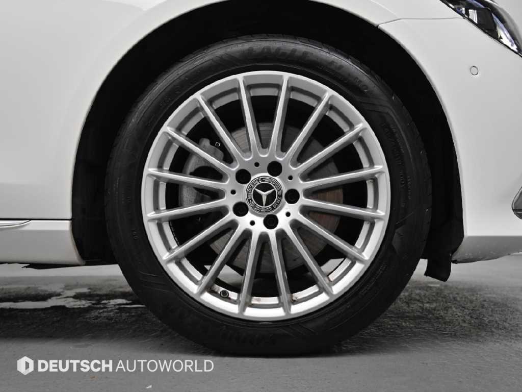Mercedes Benz E class - Vista 5