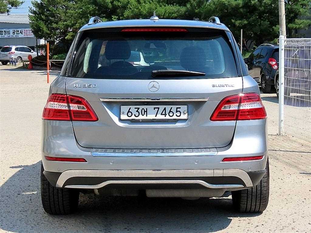 Mercedes Benz M Class - Vista 4