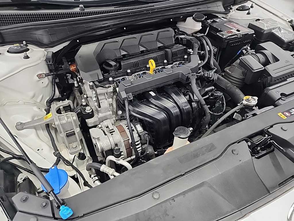 HYUNDAI Avante - Vista 5