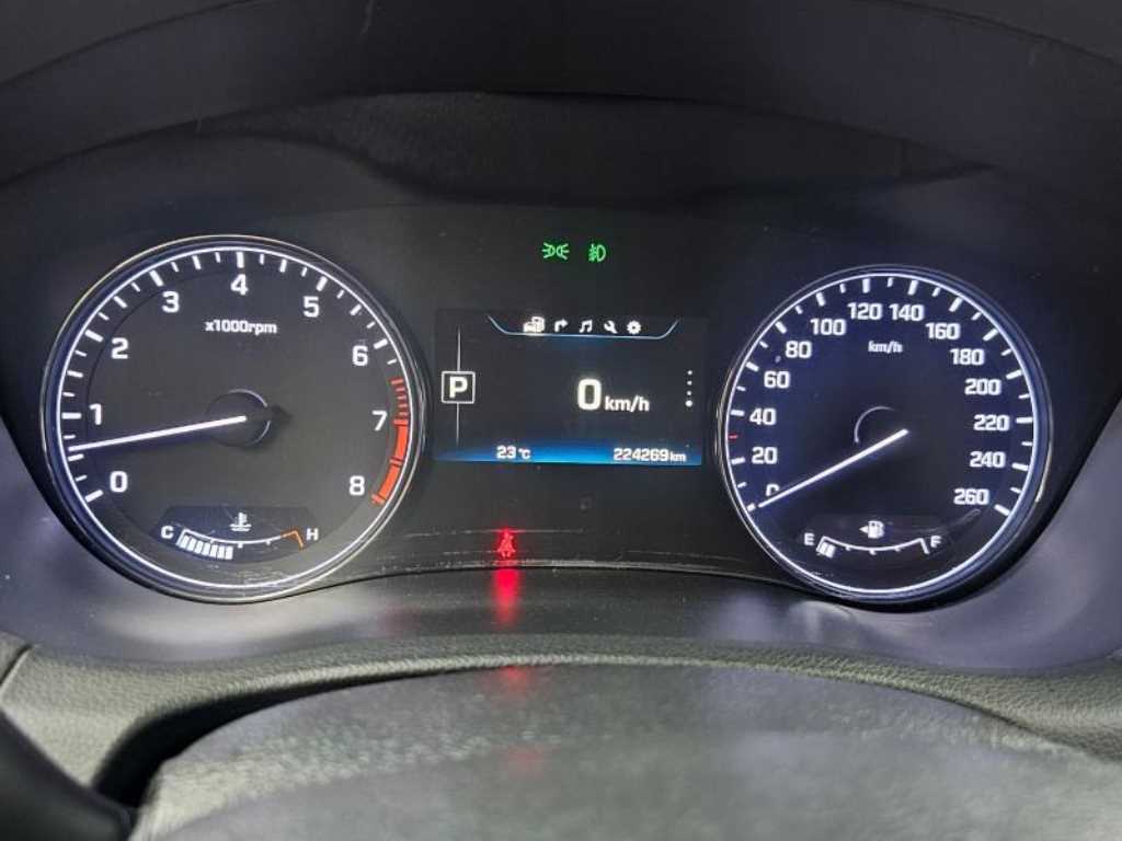 HYUNDAI Genesis - Vista 5