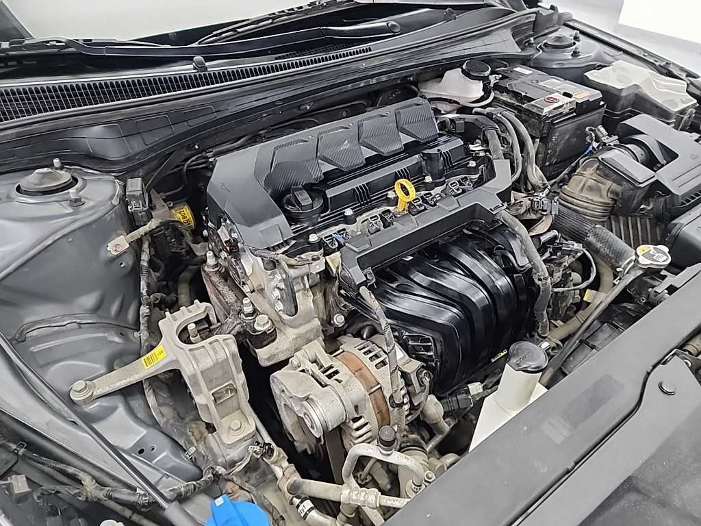 HYUNDAI Avante - Vista 5