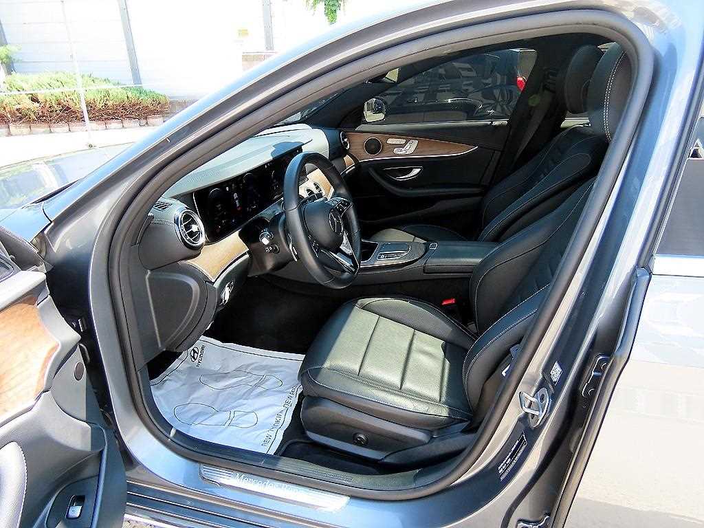 Mercedes Benz E class - Vista 5