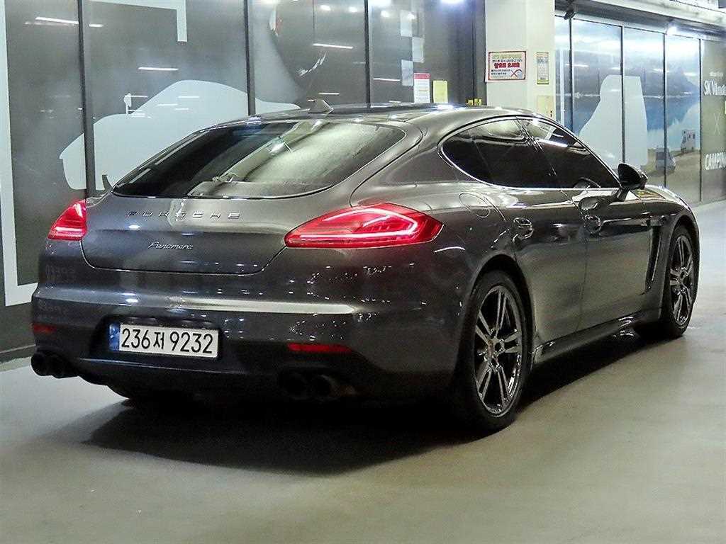 Porsche Panamera - Vista 4