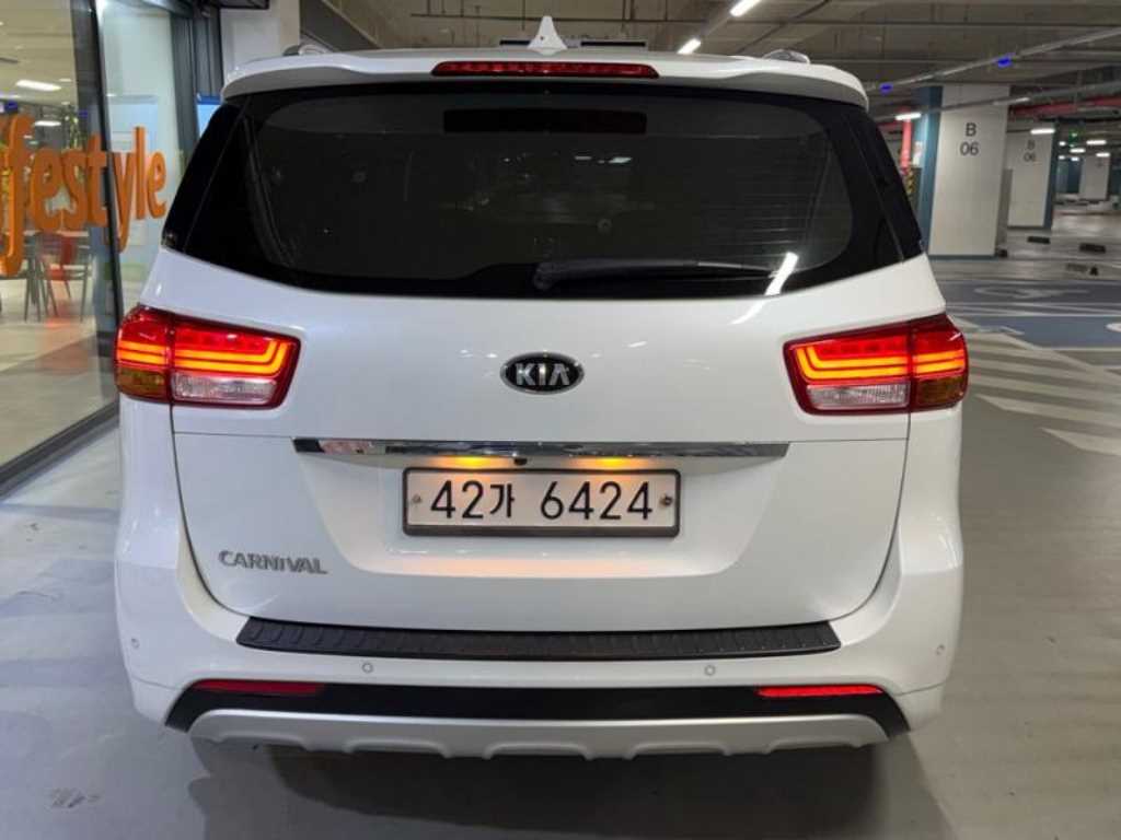 KIA Carnival - Vista 5