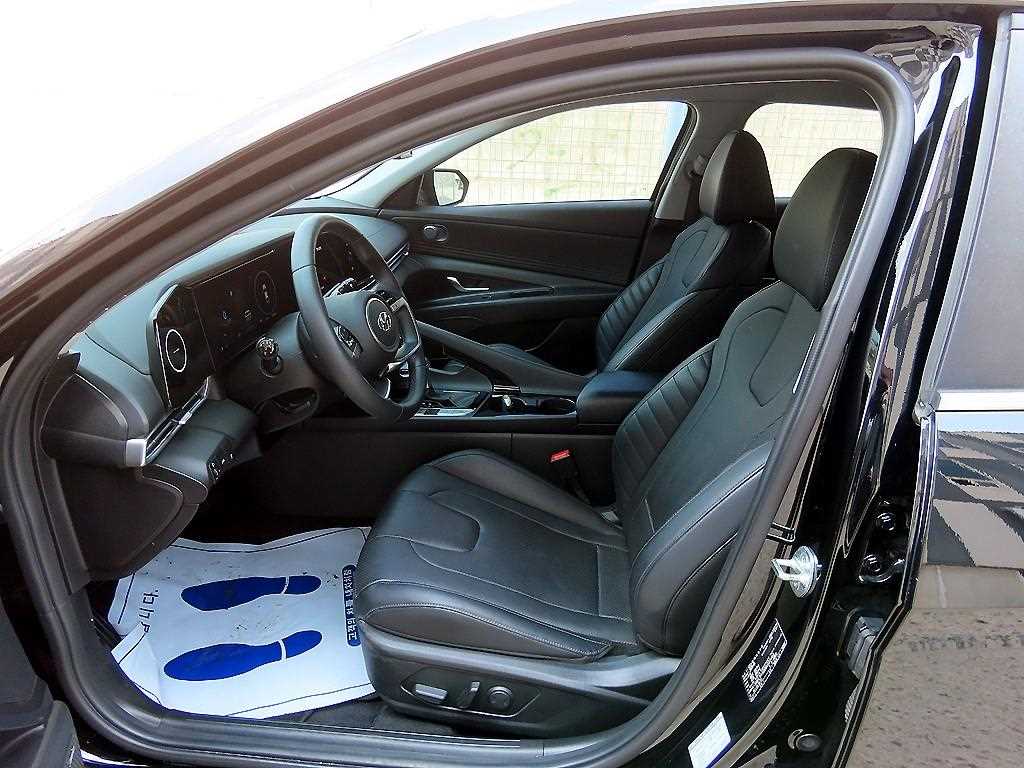 HYUNDAI Avante - Vista 5