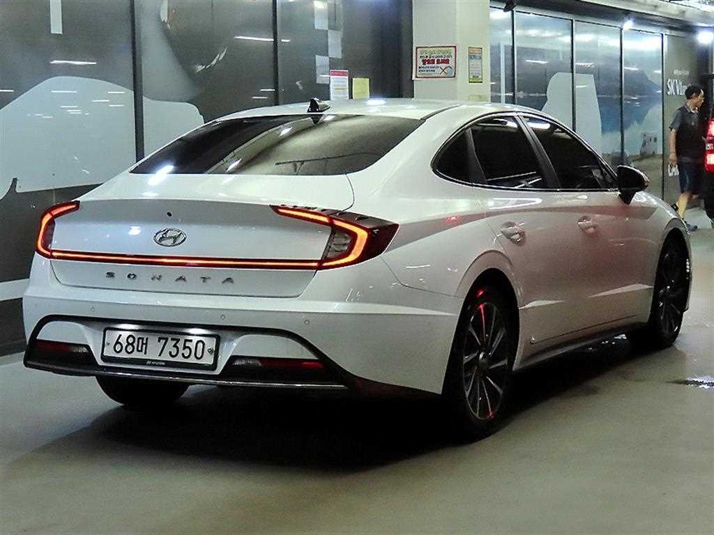 HYUNDAI Sonata - Vista 4