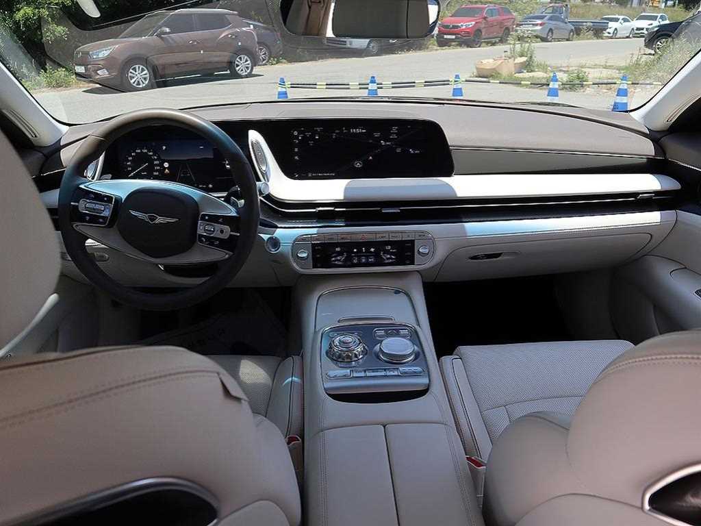 Genesis G90 - Vista 5