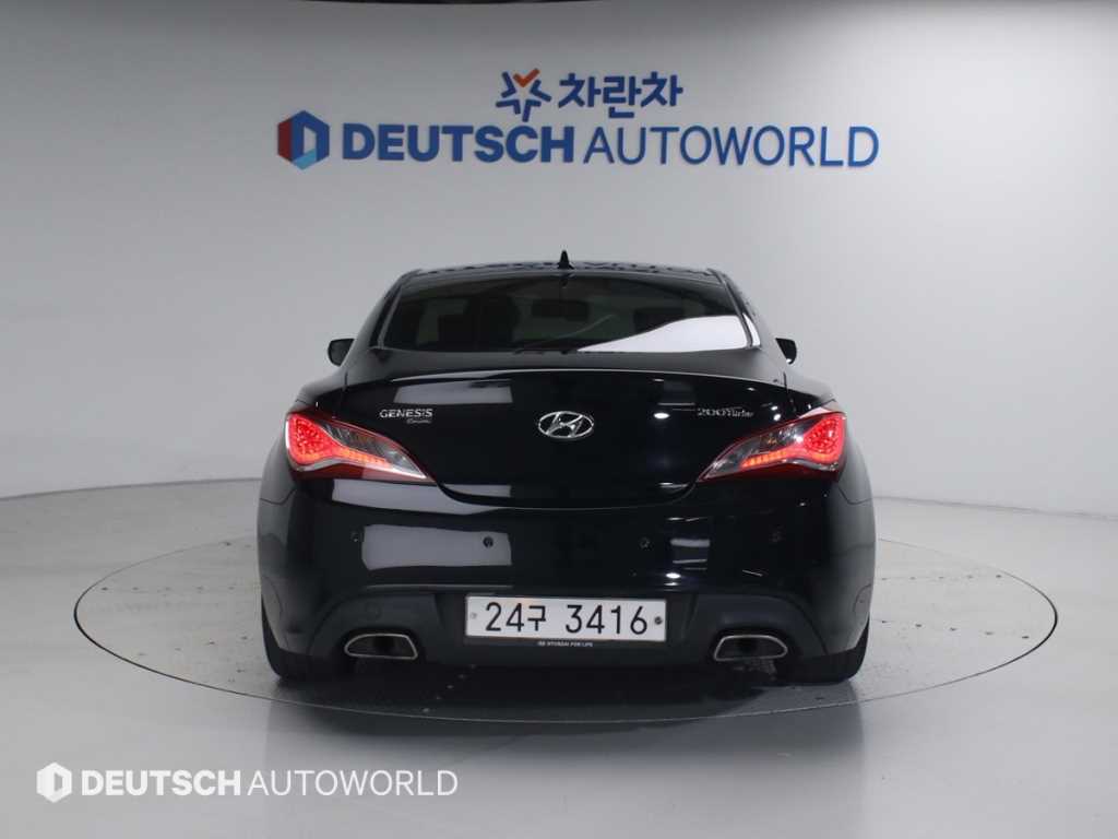 HYUNDAI Genesis - Vista 4