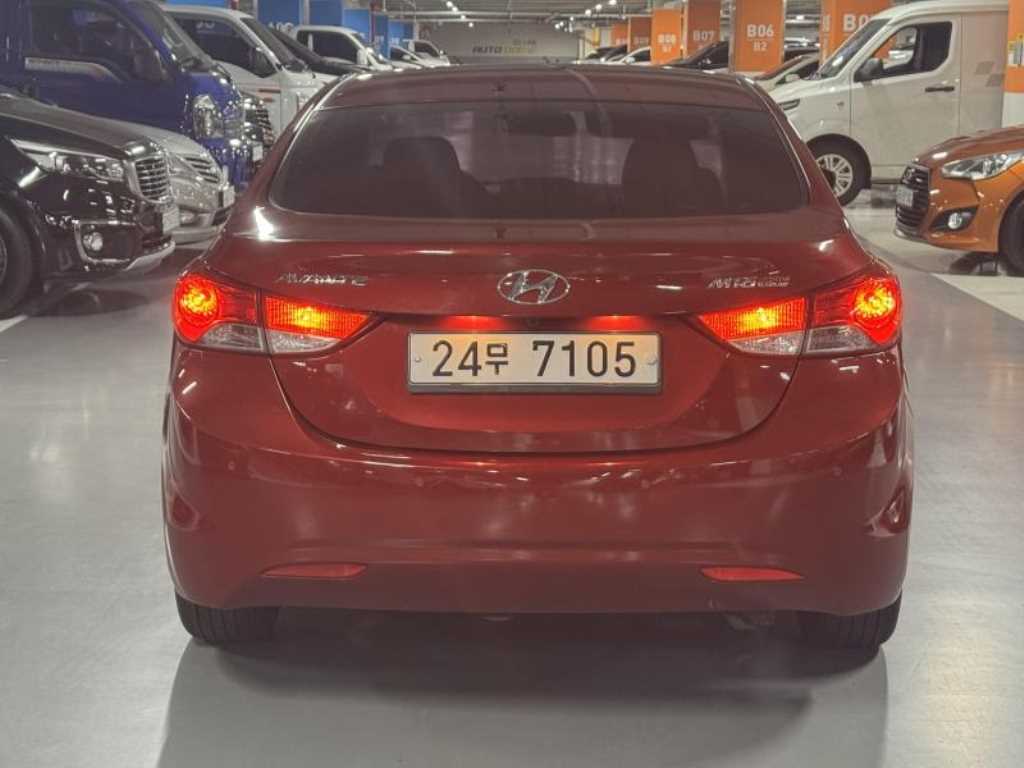 HYUNDAI Avante - Vista 4
