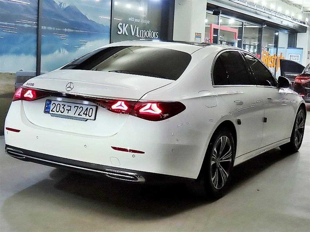 Mercedes Benz E class - Vista 4