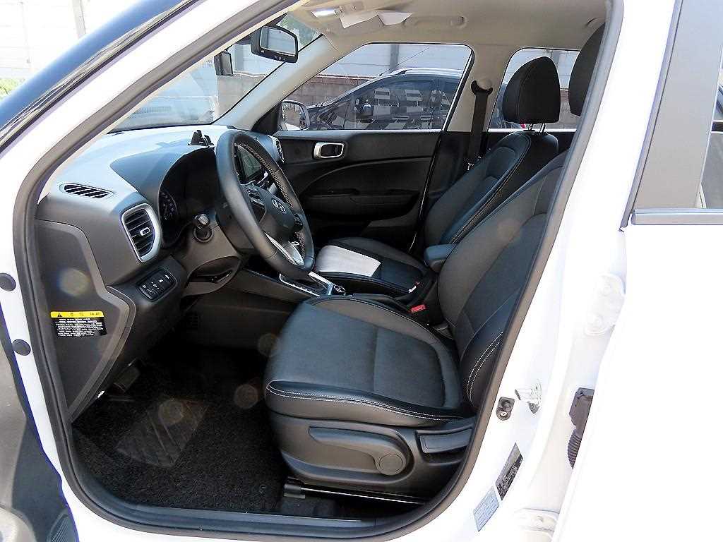 HYUNDAI Venue - Vista 5