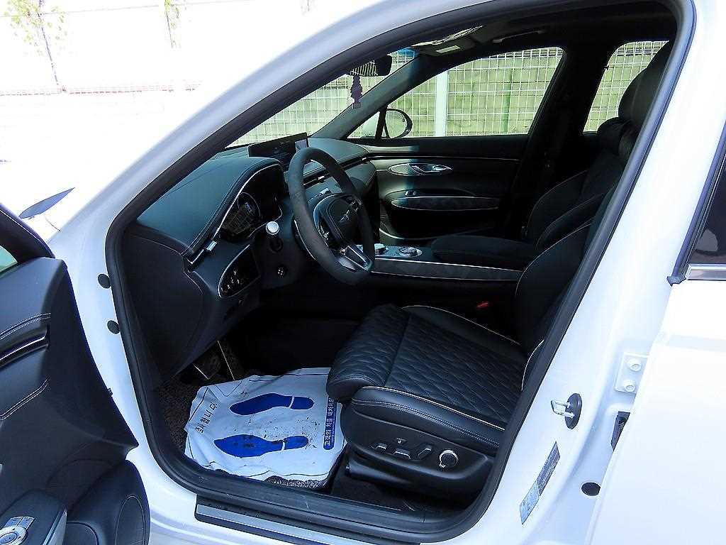 Genesis GV70 - Vista 5