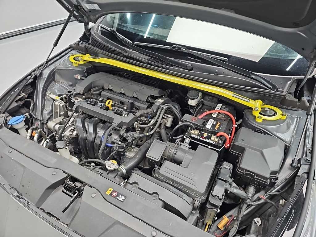 HYUNDAI Avante - Vista 5