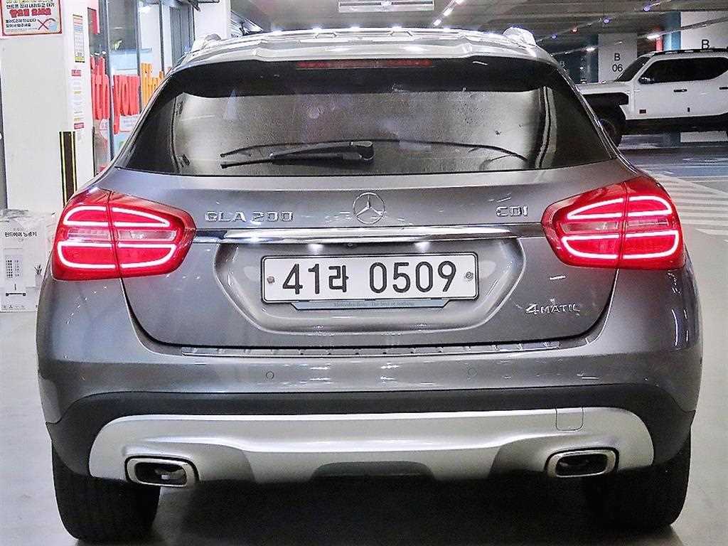 Mercedes Benz GLA Class - Vista 5