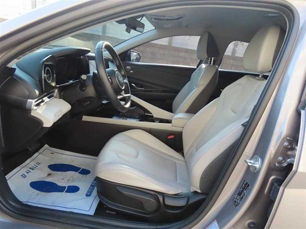 HYUNDAI Avante - Vista 5