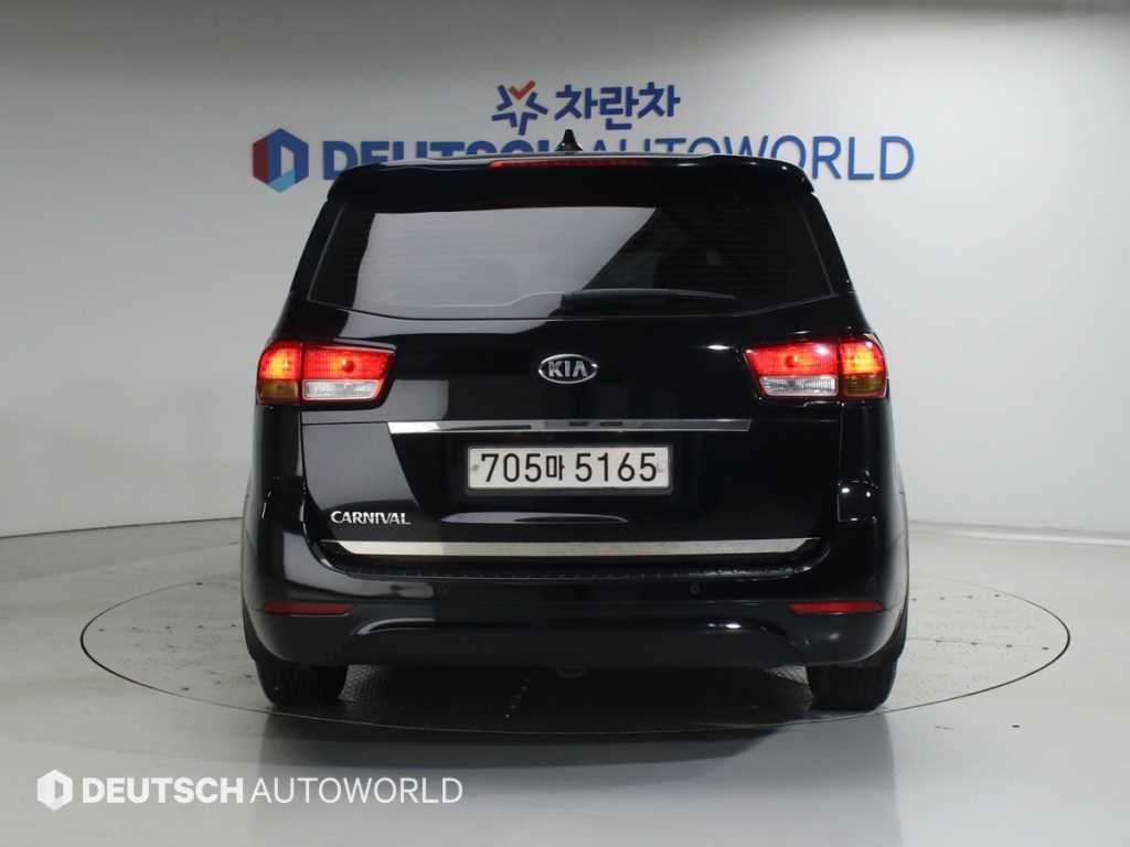 KIA Carnival - Vista 4