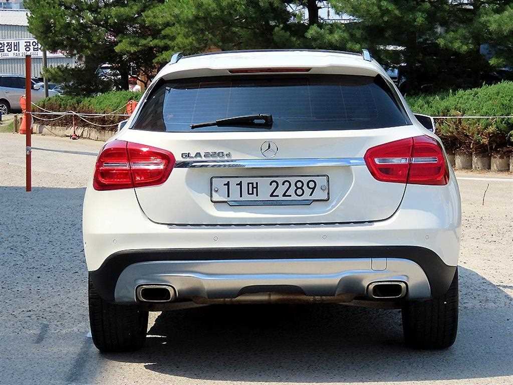 Mercedes Benz GLA Class - Vista 4