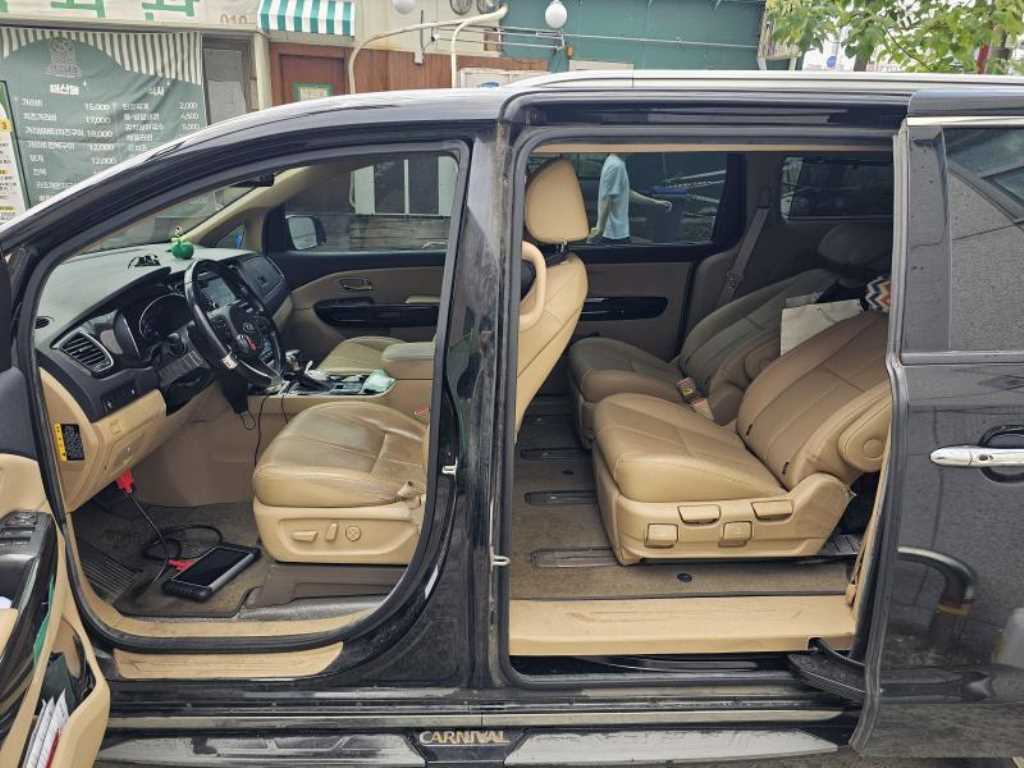 KIA Carnival - Vista 4