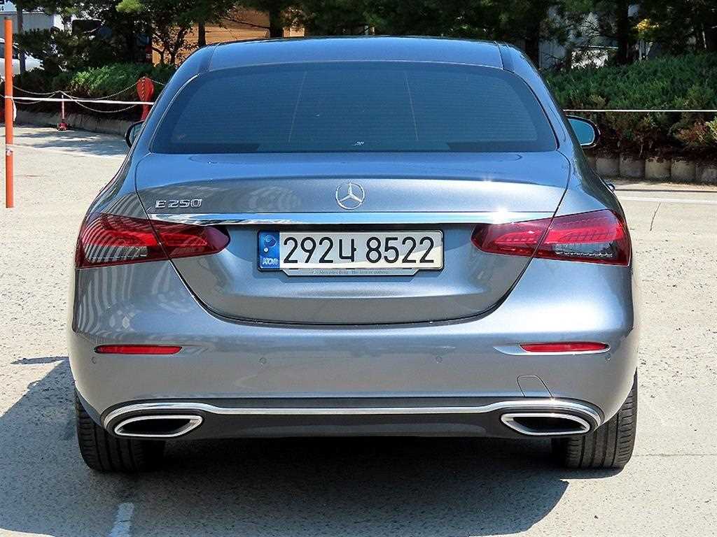 Mercedes Benz E class - Vista 4