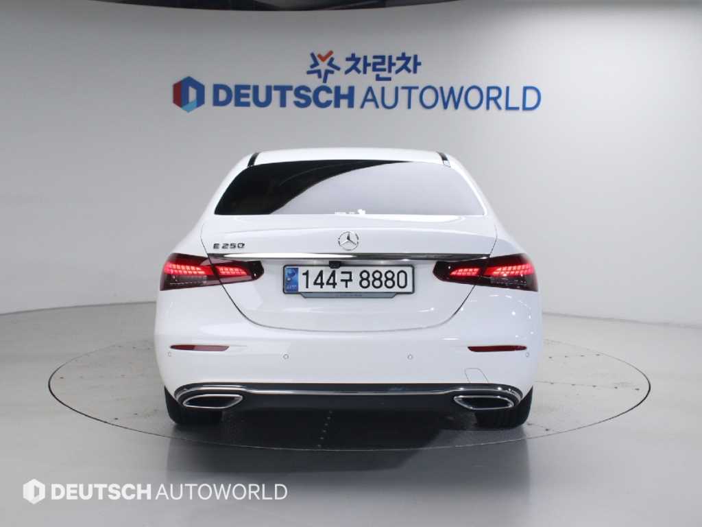 Mercedes Benz E class - Vista 4