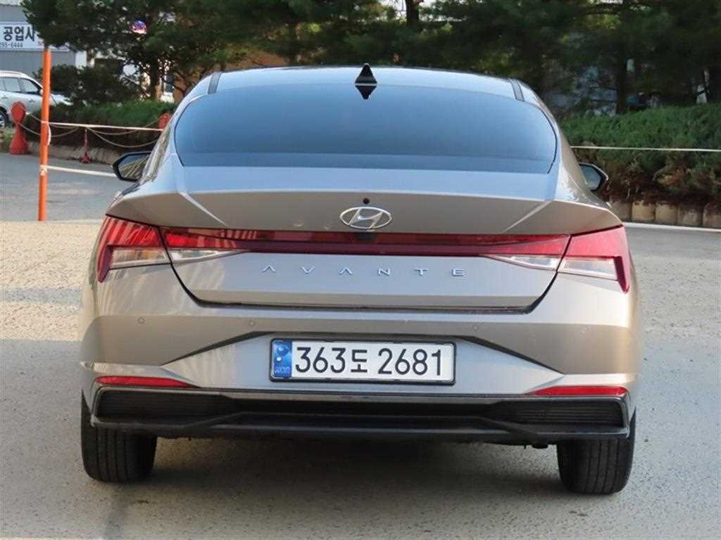 HYUNDAI Avante - Vista 4