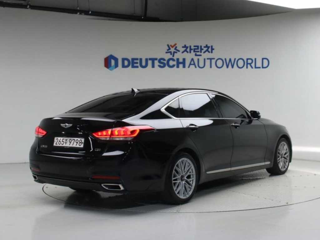 HYUNDAI Genesis - Vista 4