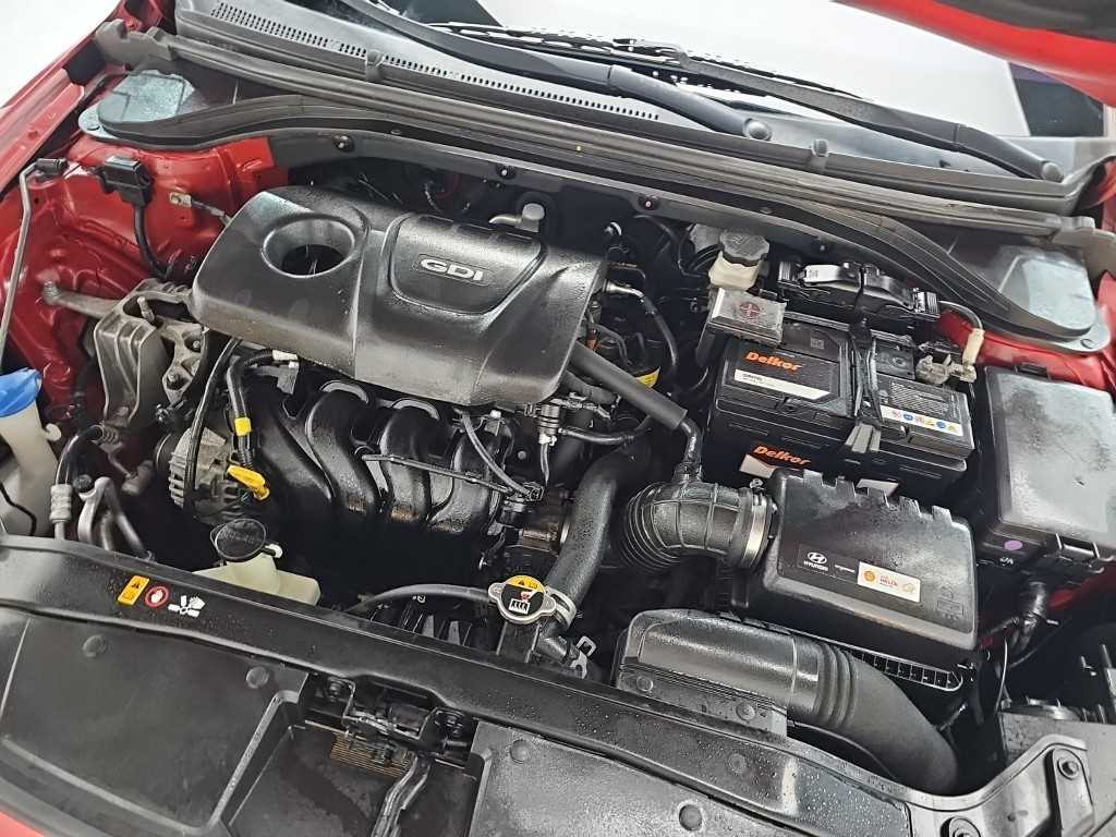 HYUNDAI Avante - Vista 5